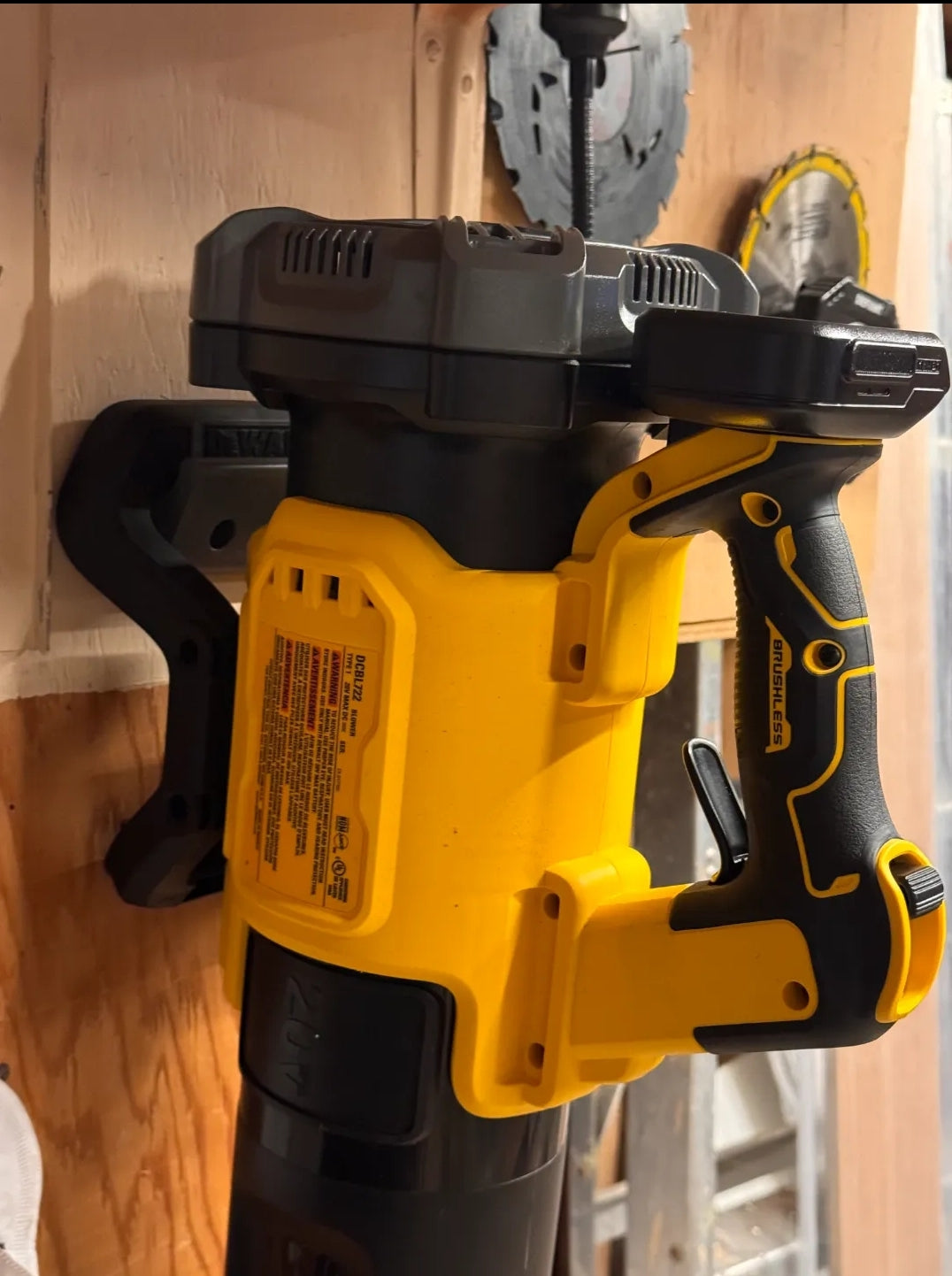 DeWalt 20V blower/trimmer wall hanger