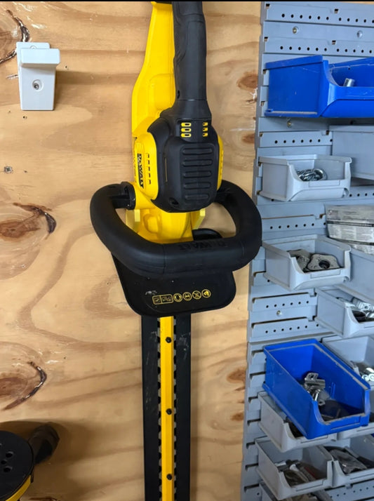 Dewalt DCMHT563 Hedge Trimmer Holder